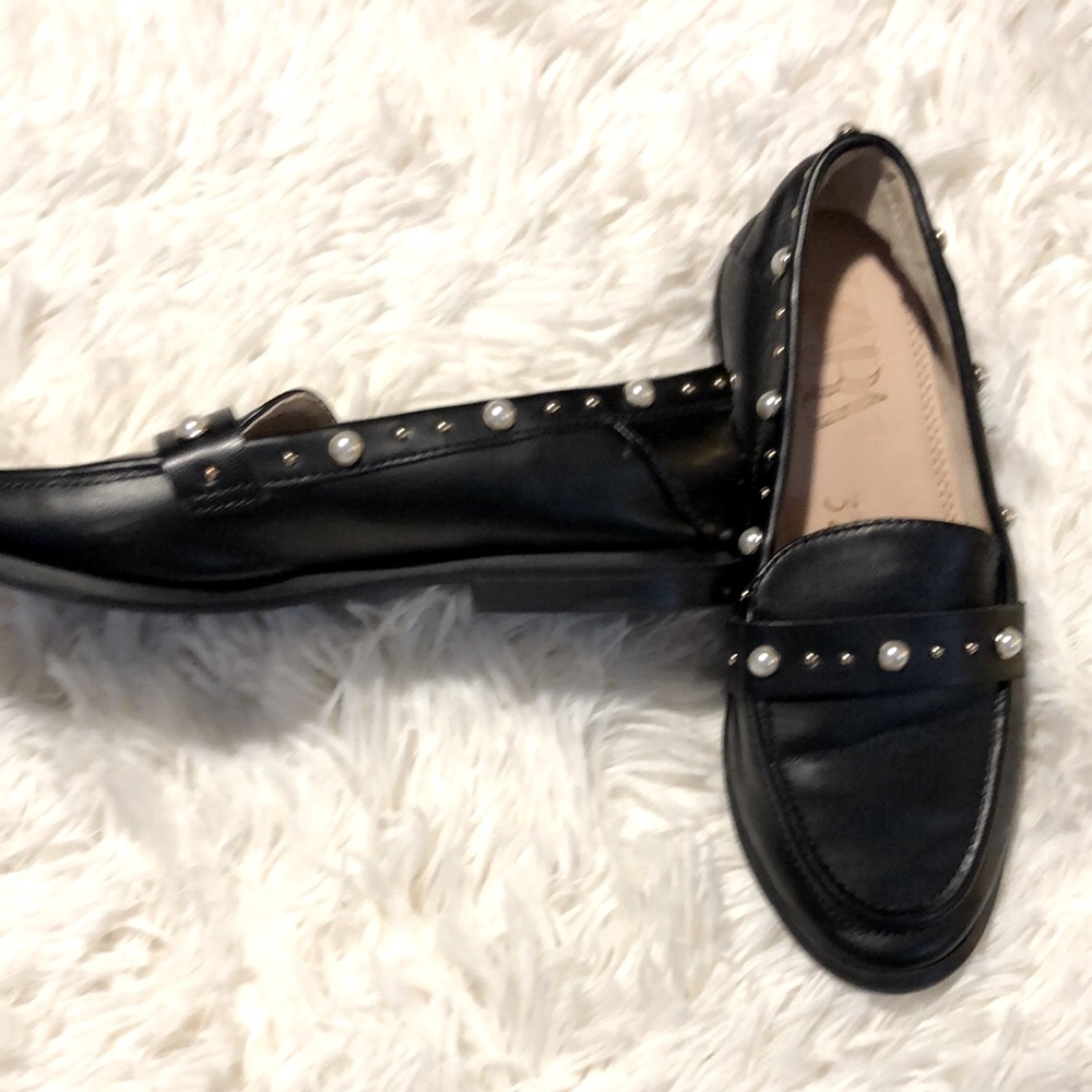 Zara girls classic black loafers with pearl detail Zara girls size 32